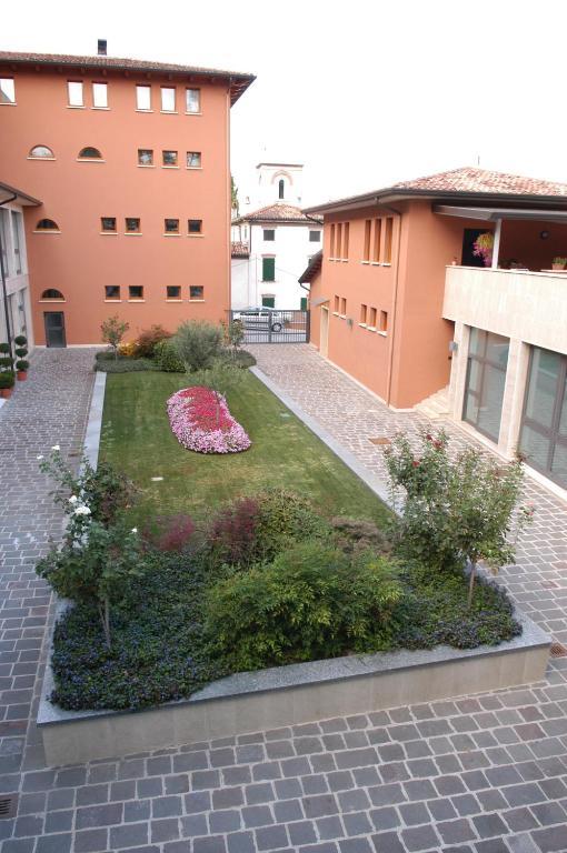 Pilgrim'S Hotel Cicognolo Exterior foto