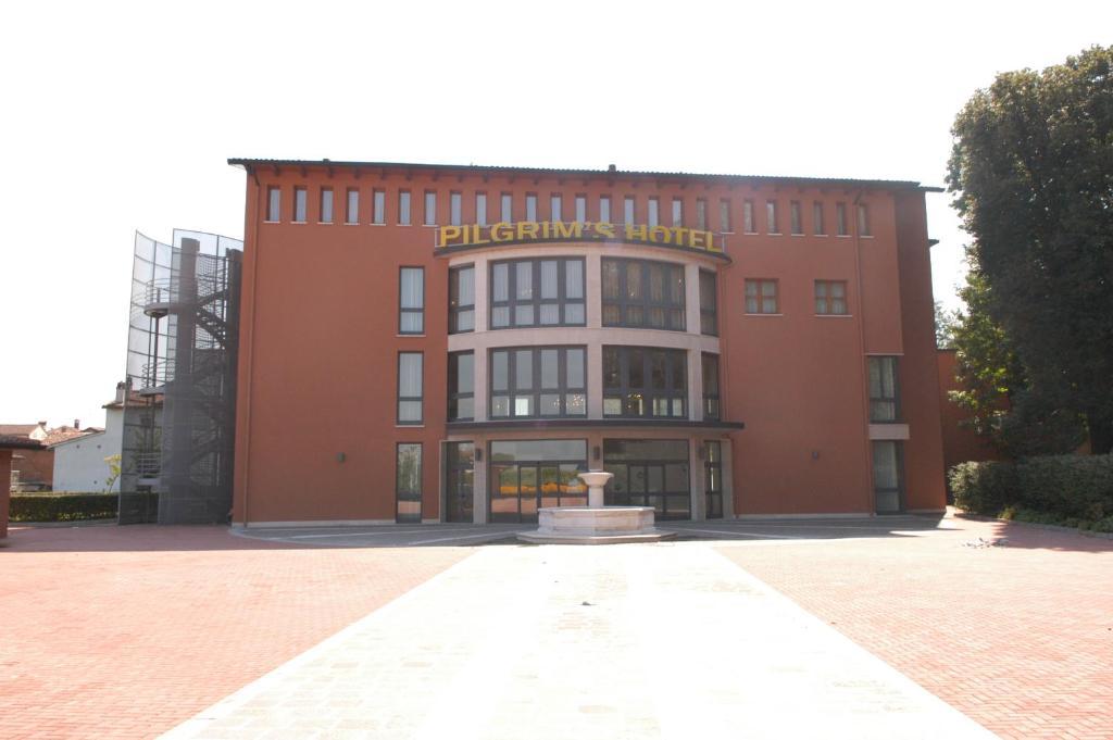 Pilgrim'S Hotel Cicognolo Exterior foto