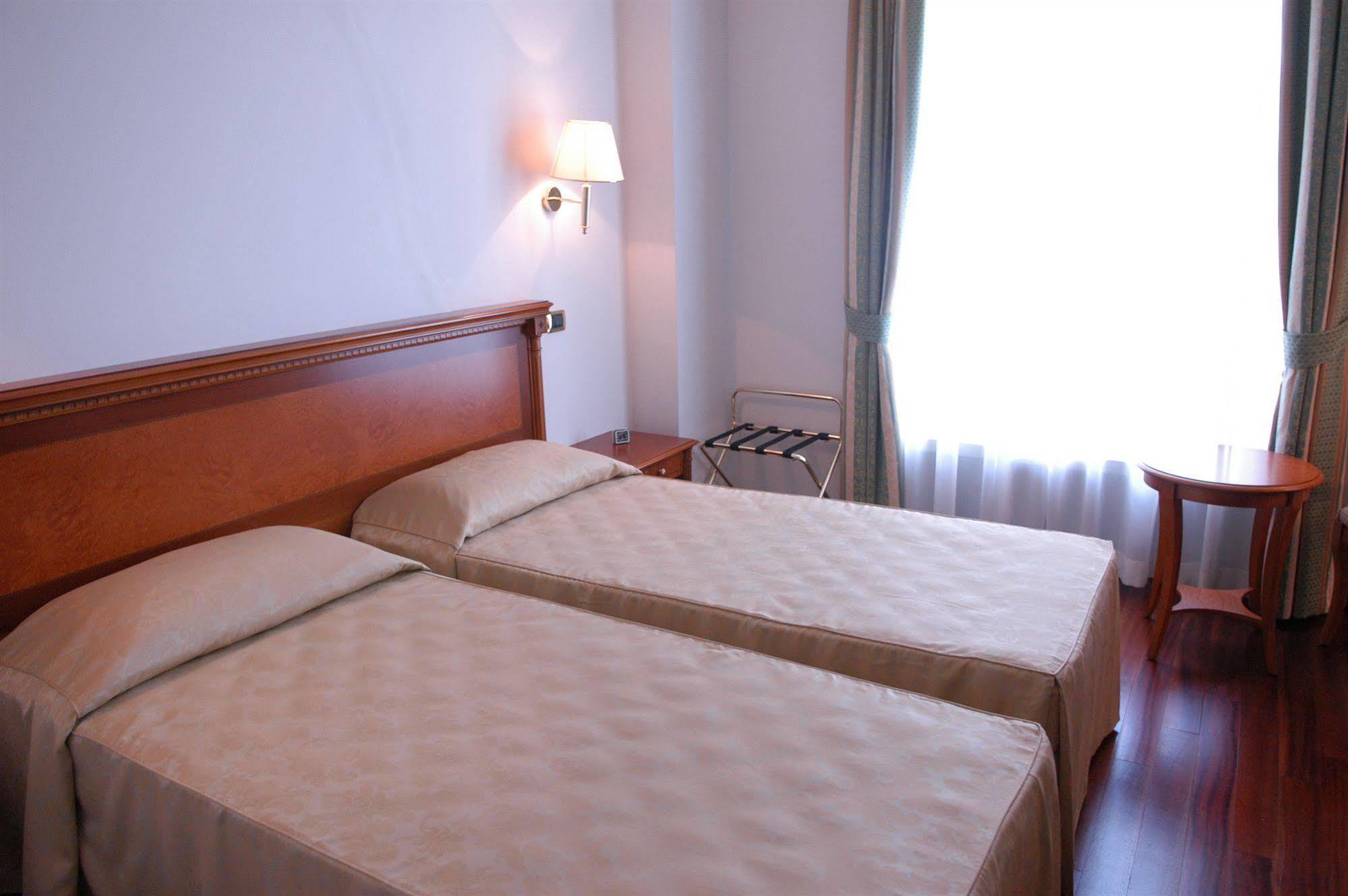 Pilgrim'S Hotel Cicognolo Exterior foto